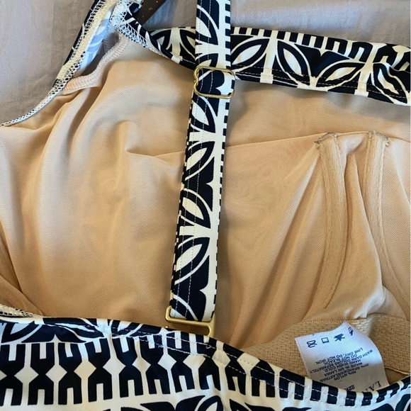 Lands End Plus Size SlenderSuit Tummy Control underwire One Piece Swim Black 22W - Picture 5 of 8